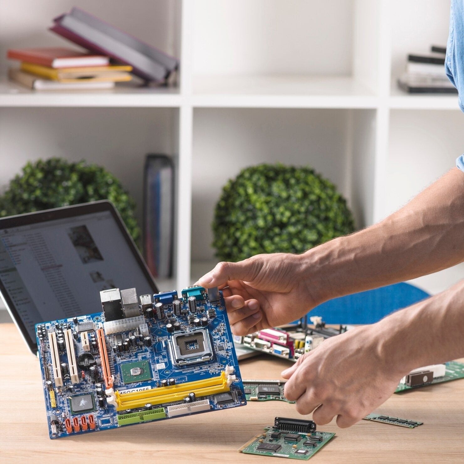  Laptop hinge repair service 