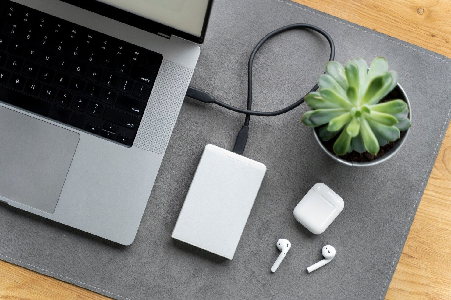 Compact laptop charger