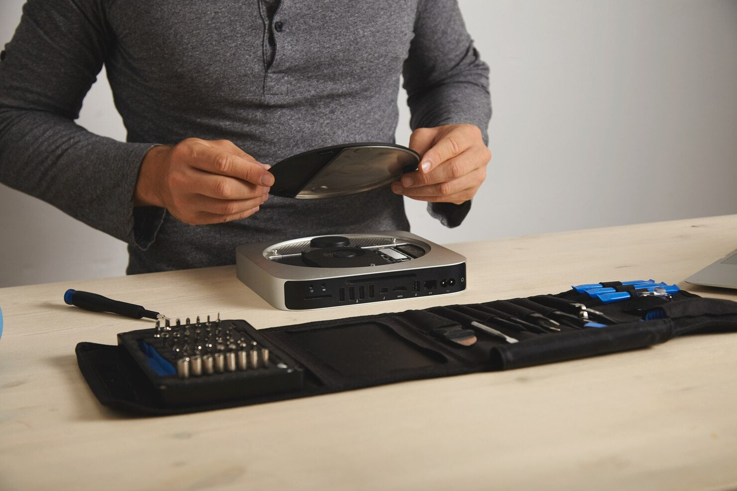 Laptop speaker service