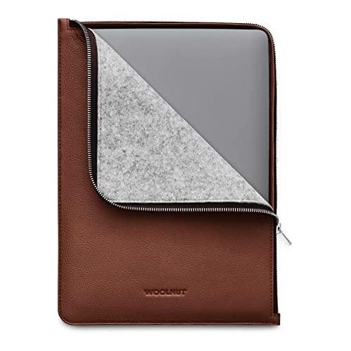 Slim 13.6-inch zipped laptop sleeve for students and professionals
